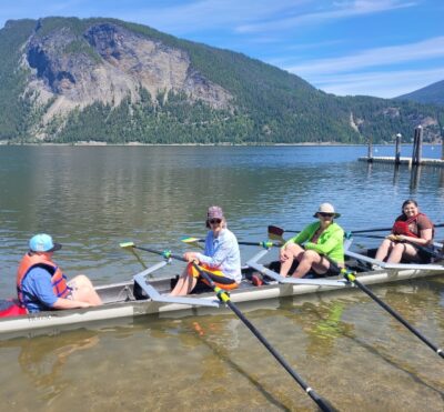 L’aviron au-delà des obstacles: Transformer des vies sur l’eau à Salmon Arm