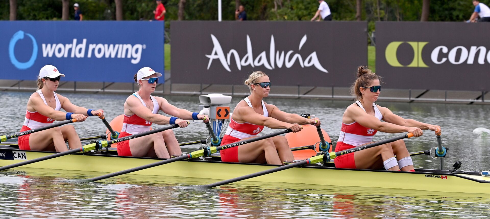 Le quatre de couple féminin du Canada prend le troisième rang de sa vague et accède à la finale A