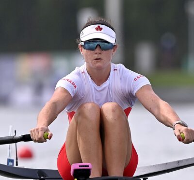 Karissa Riley sprinte vers les demi-finales des Championnats du monde au skiff poids léger féminin