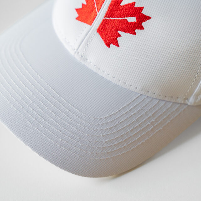 Casquette de baseball avec emblème classique (blanc)